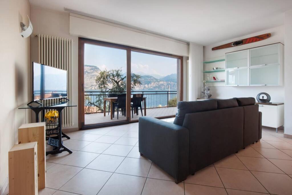 Villa Mimosa-Con Piscina E Vista Lago เบรนโซเน ซูล การ์ดา ภายนอก รูปภาพ