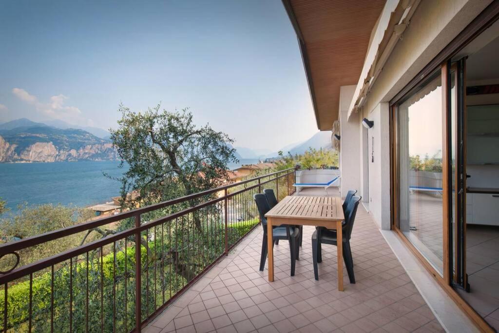 Villa Mimosa-Con Piscina E Vista Lago เบรนโซเน ซูล การ์ดา ภายนอก รูปภาพ
