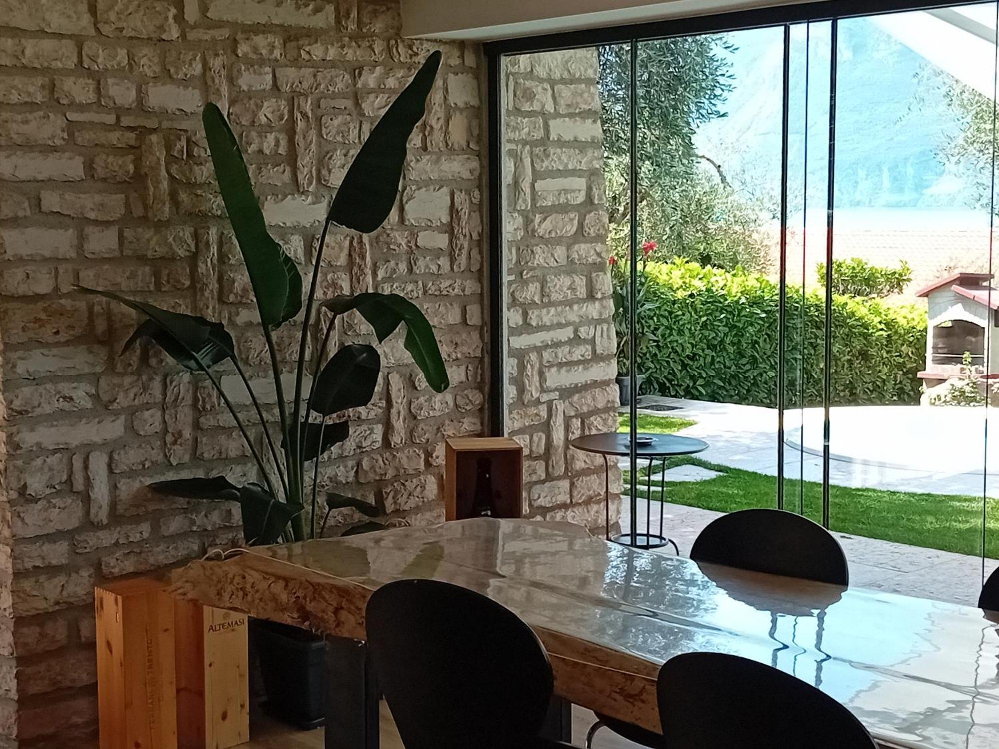 Villa Mimosa-Con Piscina E Vista Lago เบรนโซเน ซูล การ์ดา ภายนอก รูปภาพ